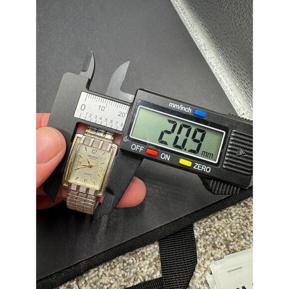 Vintage Helbros Ladies Quartz Silver Tone Tank Watch 377 Stretch Band 21mm - Picture 9 of 10